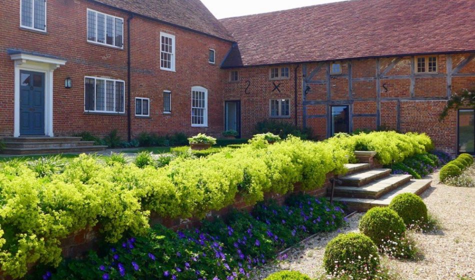 Farmhouse Hampshire - Garden Borders and Hedges